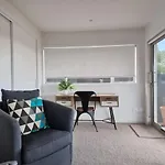 Fabulous Castor Bay 1 Bedroom With Views And Skytv